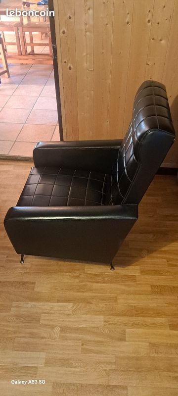 Fauteuils en skaï noir (années 1950-1960) (image 2)
