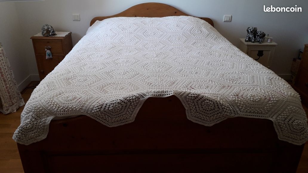 TRÈS BEAU COUVRE Lit Ancien Au Crochet Fait Main - 190X190 EUR 70,00