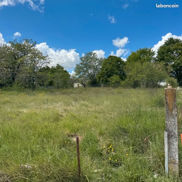 Terrain 448 m² Saintes · 66 900 €