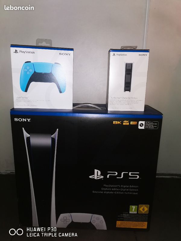 Pack ps5 digital 2 manette + une station de charge (image 1)