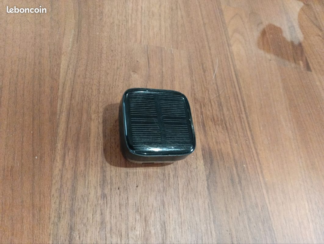 Boitier solaire pour écouteur (image 3)