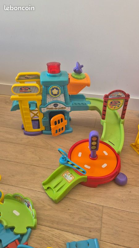 VTech Tut Tut Bolides – grand lot circuits garages + 8 véhicules (image 4)
