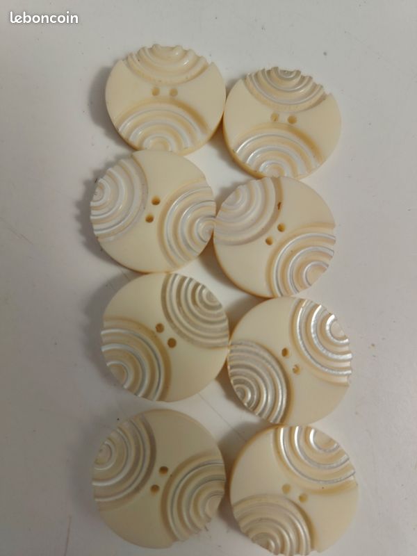 Lots de 8 boutons (image 1)