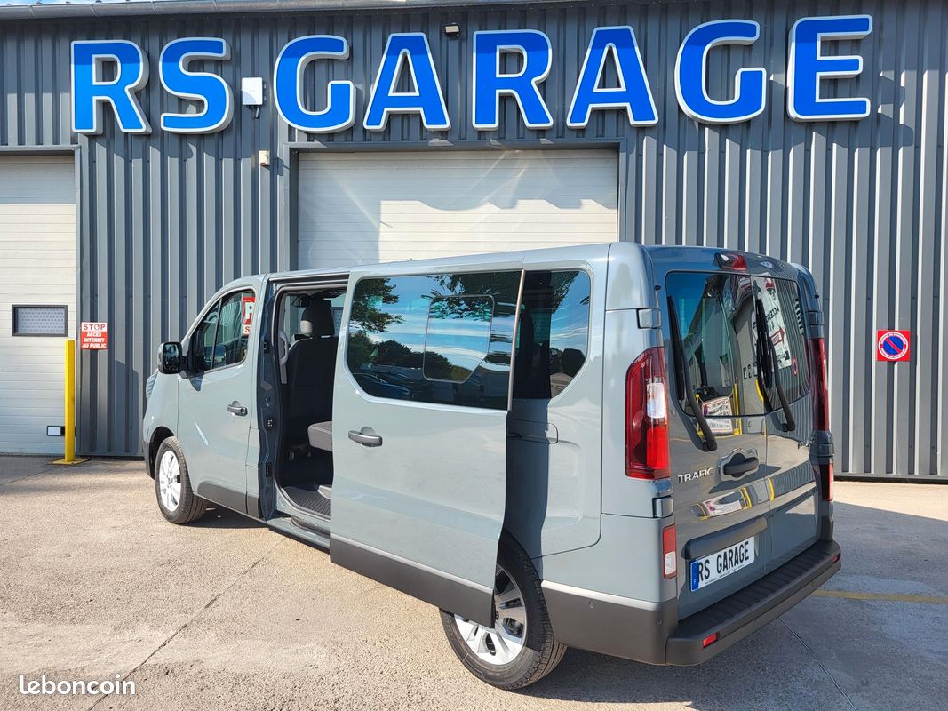 RENAULT TRAFIC COMBI L2 GRAND TECHNO 2.0 Blue DCI 150 BVM6 EASY ACESS 09 PLACES NEUF avec AMÉNAGEMENT TRANSPORT FAUTEUIL ROULANT + CAMÉRA RECUL + GPS / SANS MALUS ÉCOLOGIQUE ( Prix Vente 35 990 HT ) (image 3)