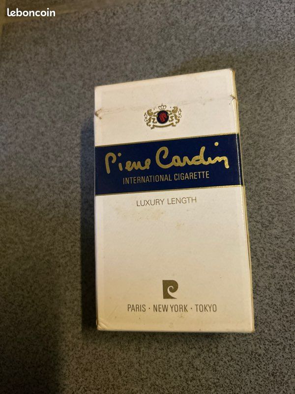 pierre cardin cigarette Paquet de cigarettes vide Pierre Cardin