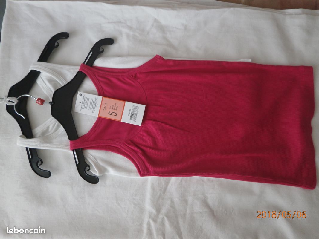 Lot de 2 débardeurs neufs 5 ans (image 1)