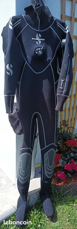 Combinaisons plongée (image 1)