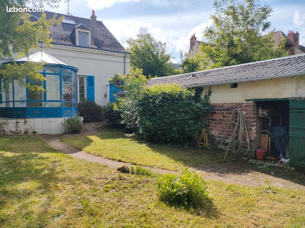 Maison 8 pièces 280 m² · à Cloyes-les-Trois-Rivières · 280 m² · 250 000 €