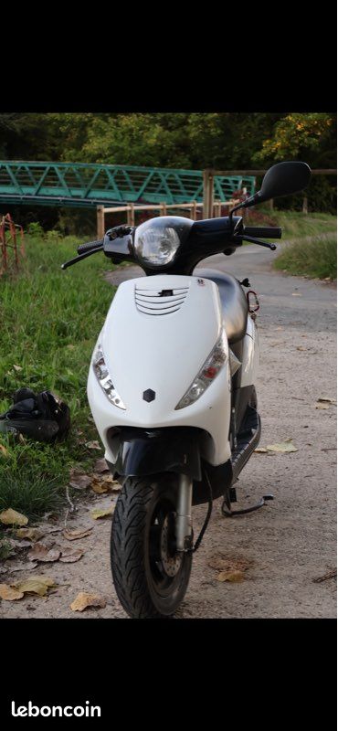 Scooter zip 4t 2019 (image 1)