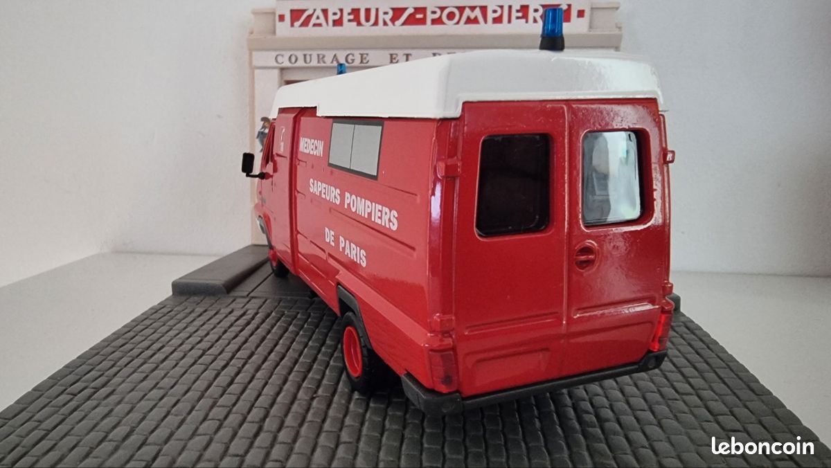 ELIGOR - Camion avec porte engin 3 essieux SECURITE CIVILE - RENAULT T460 4x2