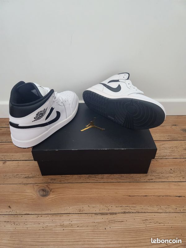 Jordan 1 MidReverse Panda neuve 43 (image 2)