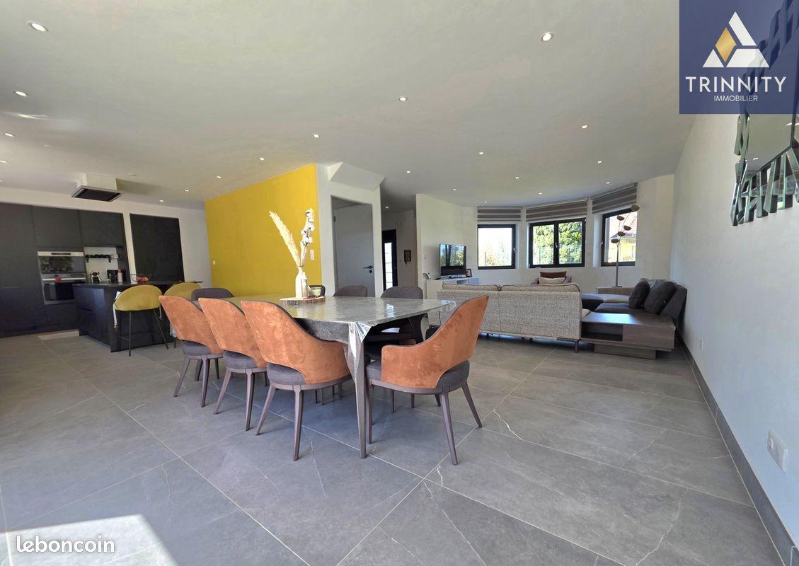 Maison 6 pièces 214 m² · à Évette-Salbert · 214 m² · 517 000 €