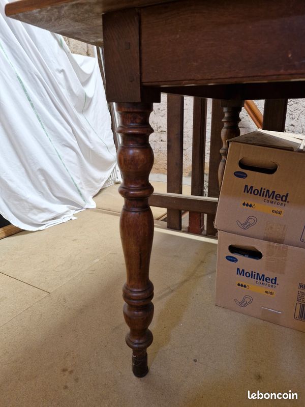 Table (image 5)