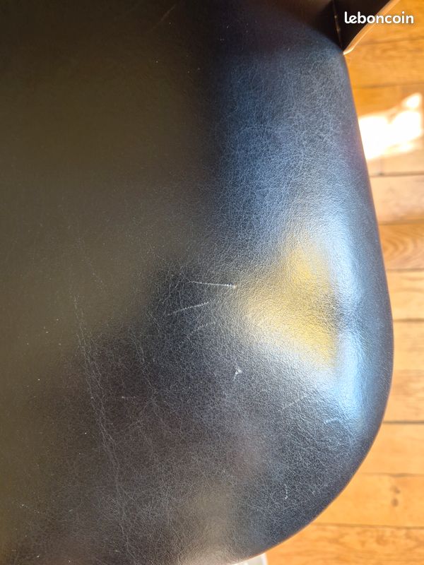 Fauteuil design scandinave ISKU MyFlow – cuir noir & bois – Vertti Kivi (image 7)
