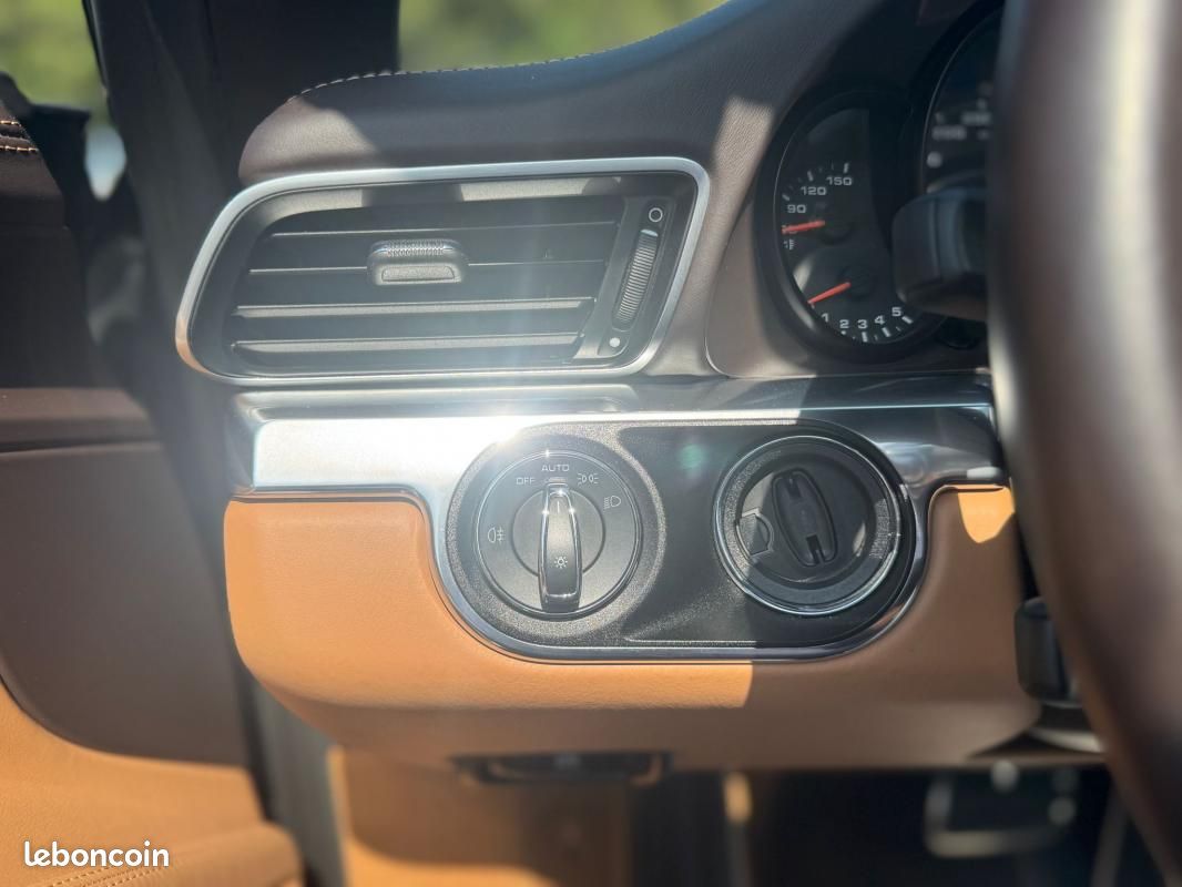 Porsche 911 TARGA 4 3.4i 350 PDK (image 18)