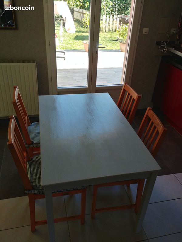 Table et 4 chaises (image 1)