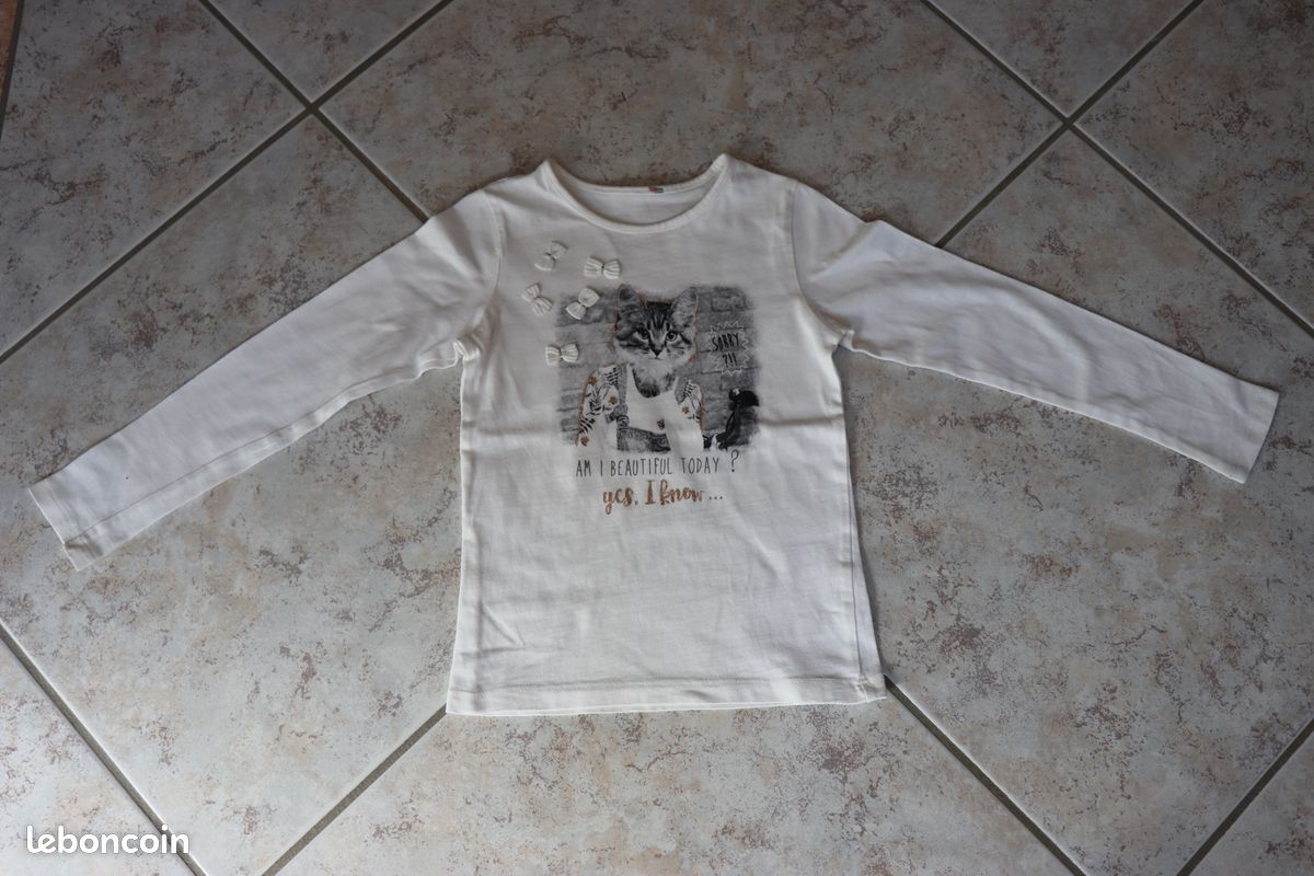 T shirt blanc avec motif chat (image 1)