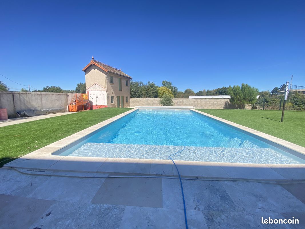 Maison 8 pièces 228 m² · à Saint-André-le-Puy · 228 m² · 335 000 €