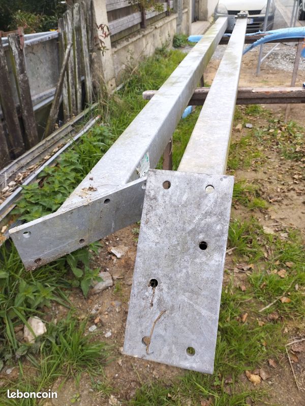 Vends cubes acier galvanisé (jambes de force) (image 1)