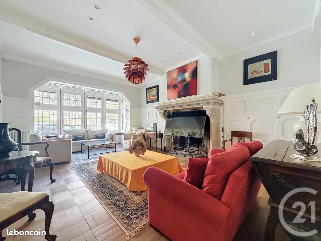 Maison 9 pièces 350 m² · à La Madeleine · 350 m² · 1 399 000 €