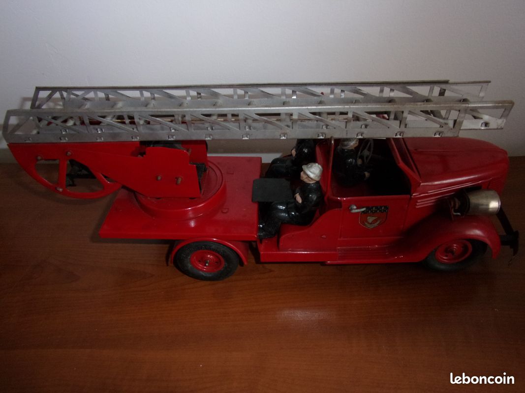 Japon Modern Toys années 50 ; camion torpédo en tôle