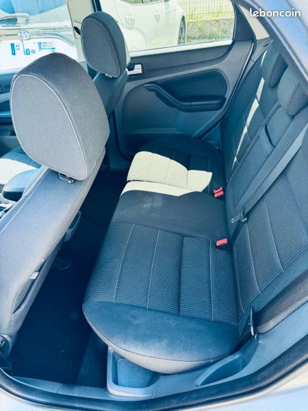 Ford FOCUS 1.8 TDCI 115CH TREND 5P - FINANCEMENT POSSIBLE (image 5)