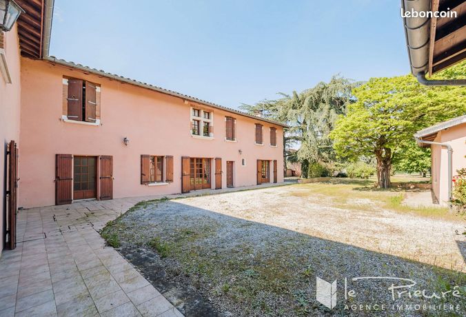 Propriété 9 pièces 270 m²