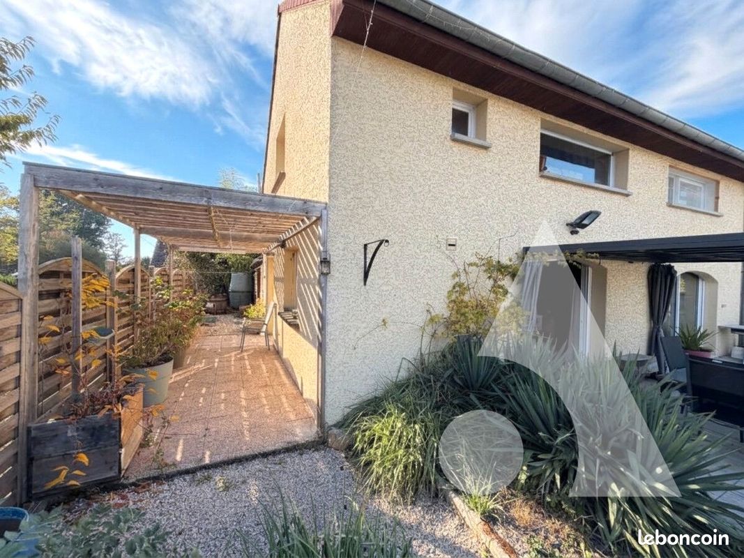 Maison 4 pièces 103 m² · au Deschaux · 103 m² · 162 000 €