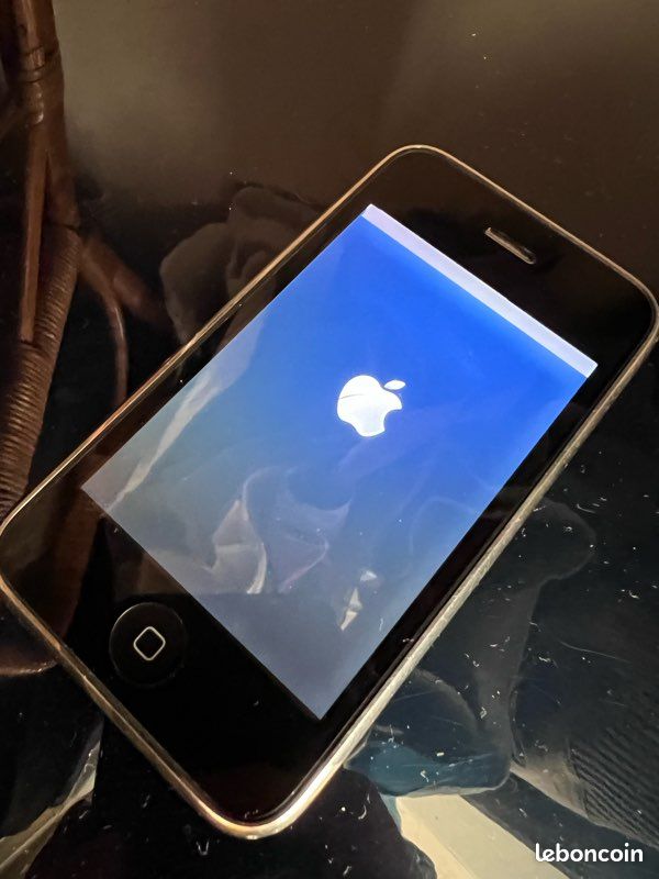 Apple iPhone 3GS 16GB A1303 état moyen Téléphones Objets connectés