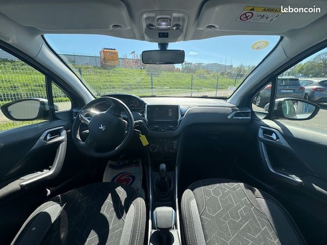 Peugeot 2008 1.6 BlueHDi 100ch S&S BVM5 Active (image 12)