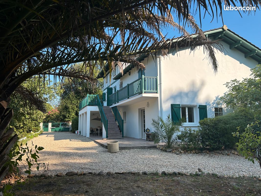 Maison 9 pièces 235 m² · à Larressore · 235 m² · 849 000 €