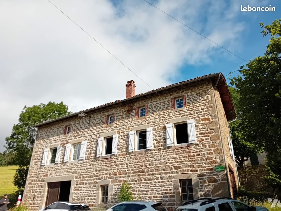 Maison 5 pièces 214 m² · à Saint-Georges-en-Couzan · 214 m² · 115 000 €