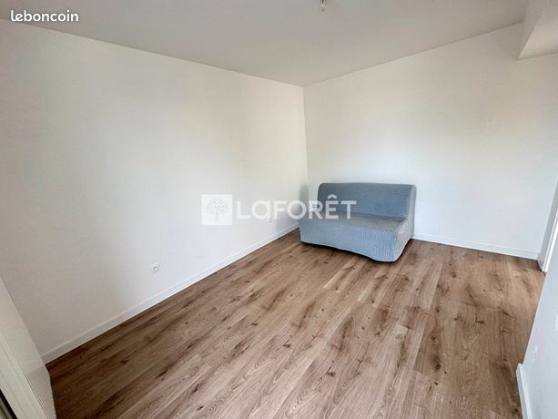 https://img.leboncoin.fr/api/v1/lbcpb1/images/38/d2/95/38d29547312e1da95d96b139736fcba3c6d49341.jpg?rule=ad-image