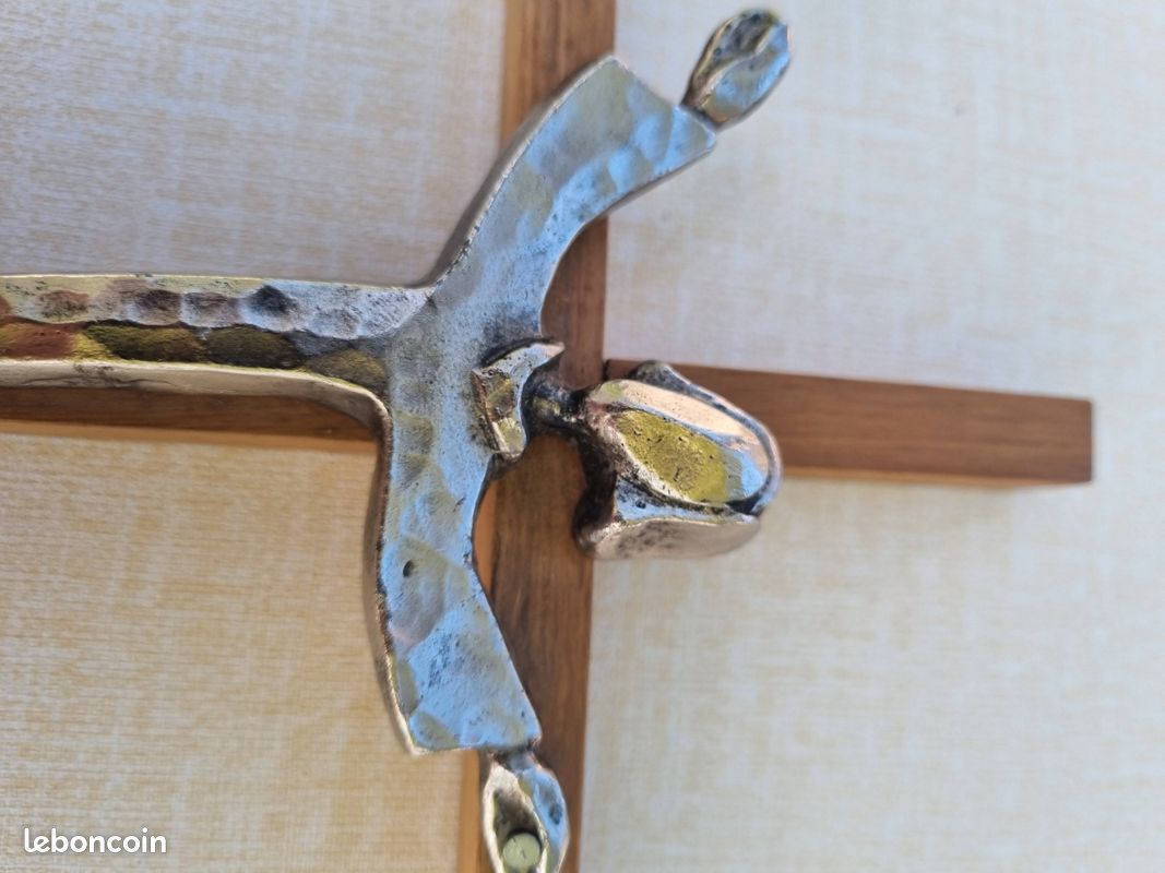 Beau crucifix contemporain (image 5)