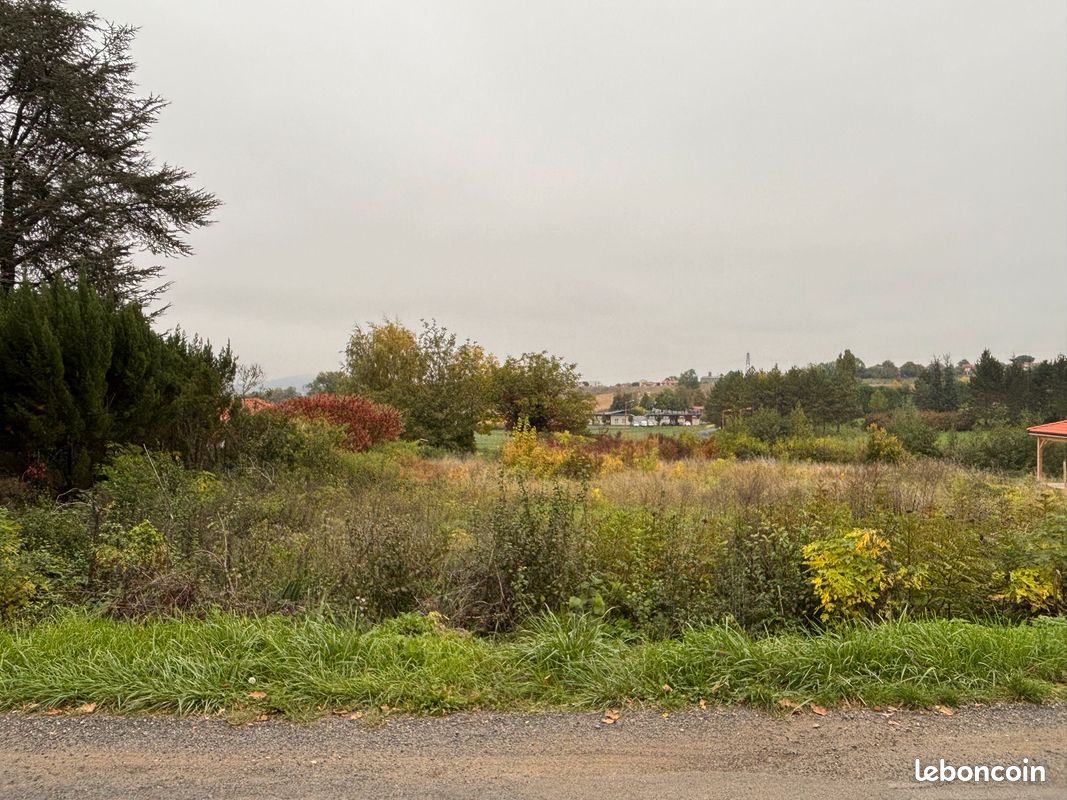 Terrain - 988 m² · à Saint-Georges-sur-Allier · 99 000 €