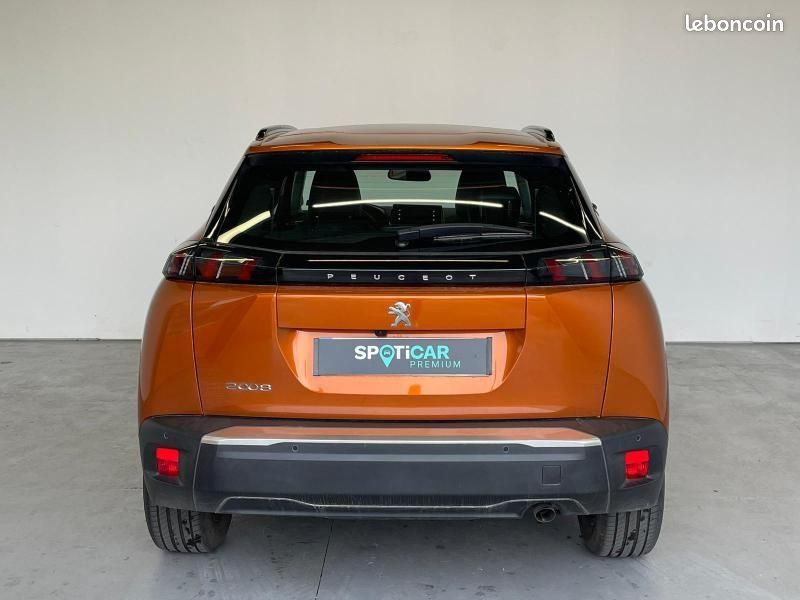 Peugeot 2008 1.2 PureTech 100ch S&S Allure 5cv (image 4)