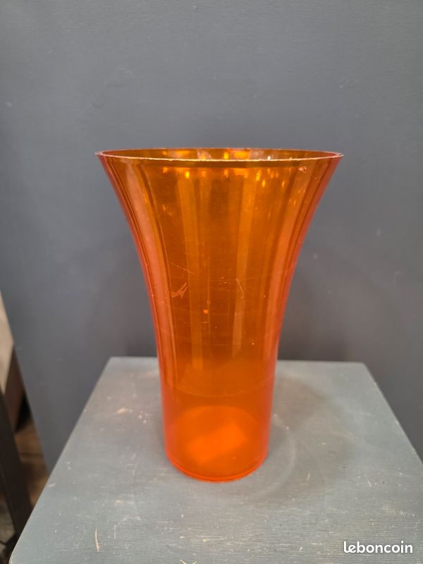 Vase plastique (image 1)