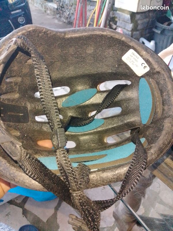 Lot de 2 casques de vélos.. (image 4)