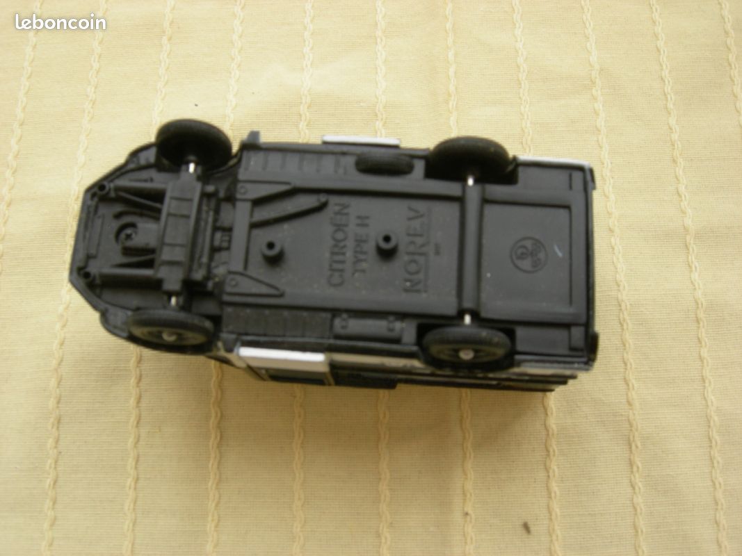 Véhicule Citroën Type H Norev Police miniature (image 4)