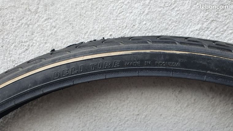 Pneu VTC 700x35c – Marque Deli Tire – Idéal Pour Vélo De Ville Ou Randonnée