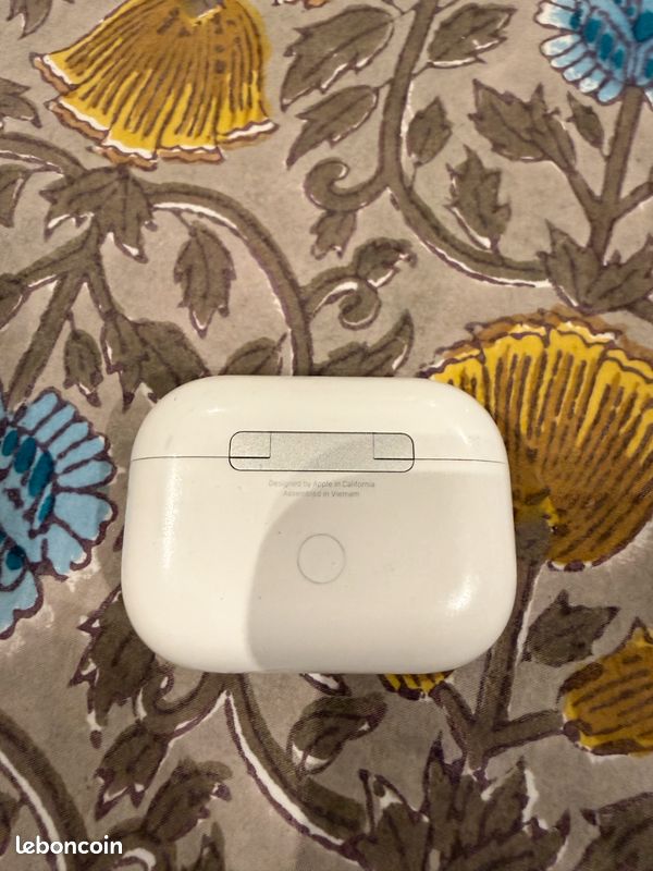 AirPods Pro 2 MagSafe (image 2)