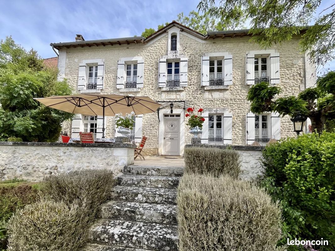 Maison 9 pièces 202 m² · à Ribérac · 202 m² · 274 990 €