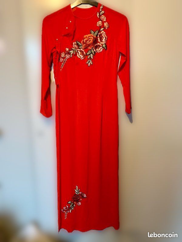 Robe traditionnelle vietnamienne rouge taille S broderie à la main (image 1)