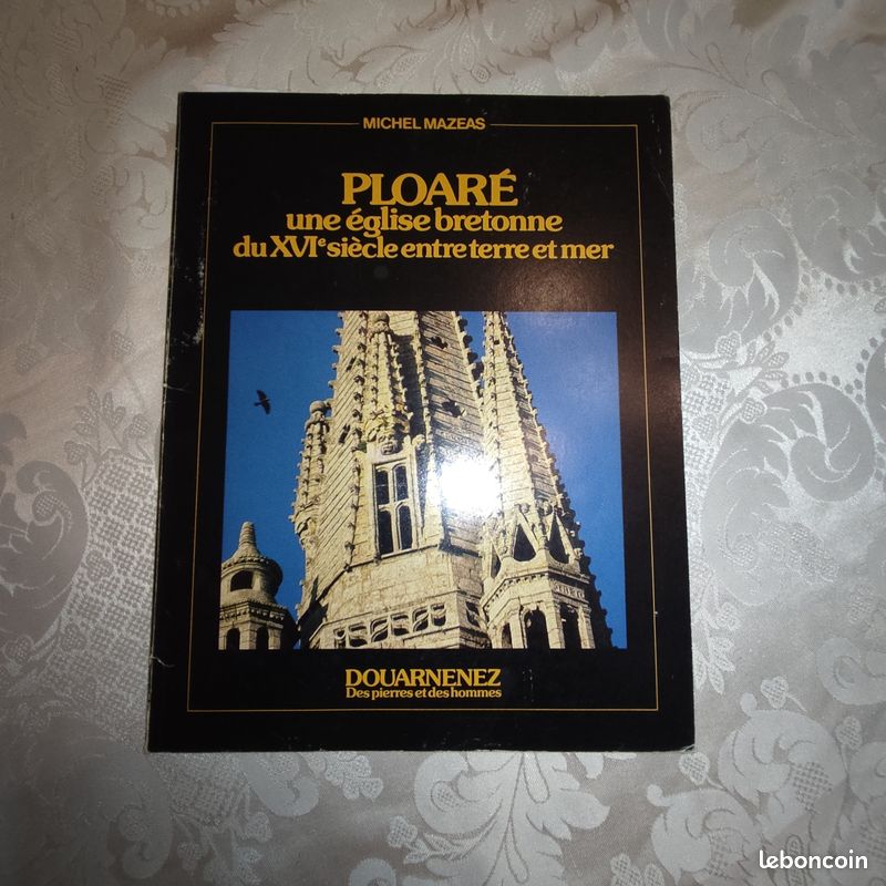 Ploaré une église bretonne (image 1)