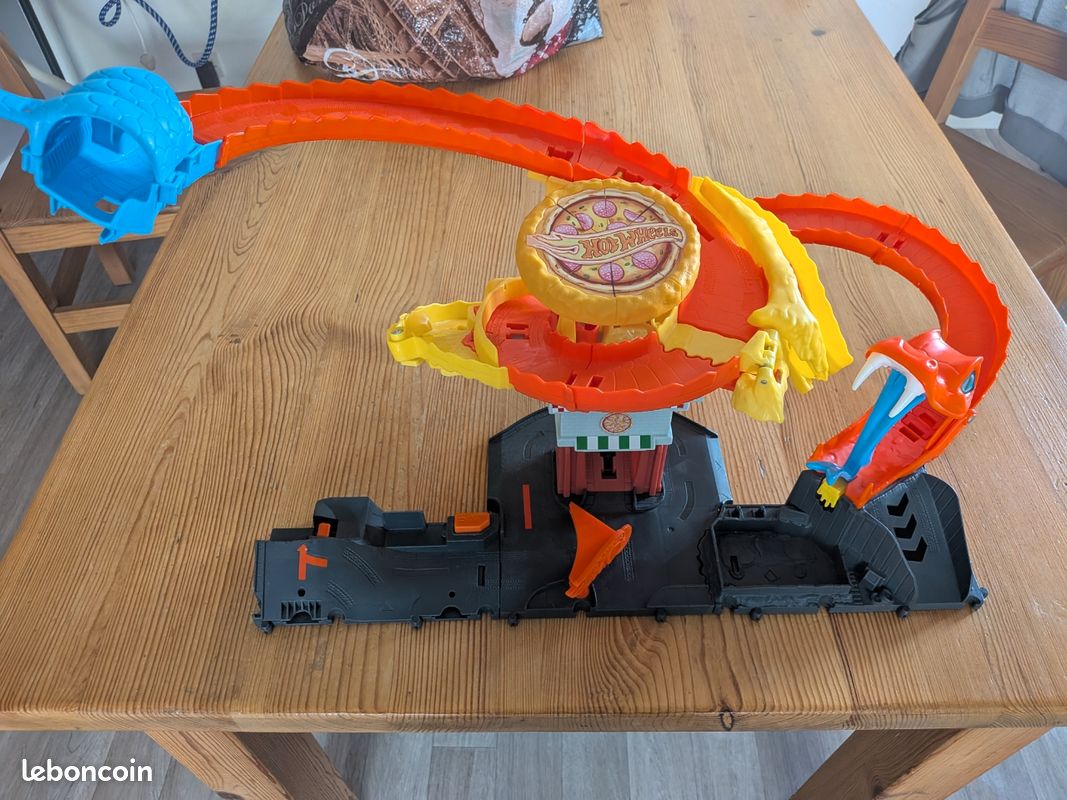 Lots jouet HOTWHEELS circuit et transporteurs (image 8)