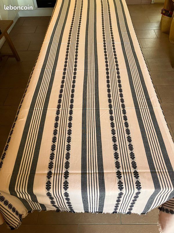 Grande nappe rose et gris/noir (image 1)