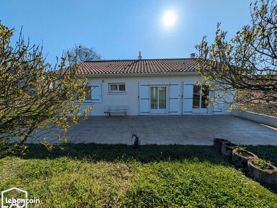 Maison 7 pièces 183 m² · à Pamproux · 183 m² · 166 400 €