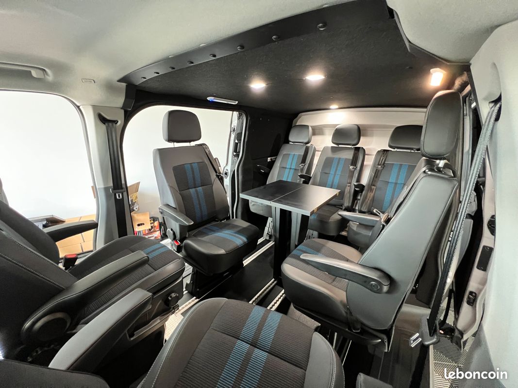 đ 58 500 FORD TRANSIT CUSTOM Sport E-Hybride 232CV â CABINE MODULABLE 2 Ă 5 PLACES â TVA RĂCUPĂRABLE â DISPONIBLE (image 4)
