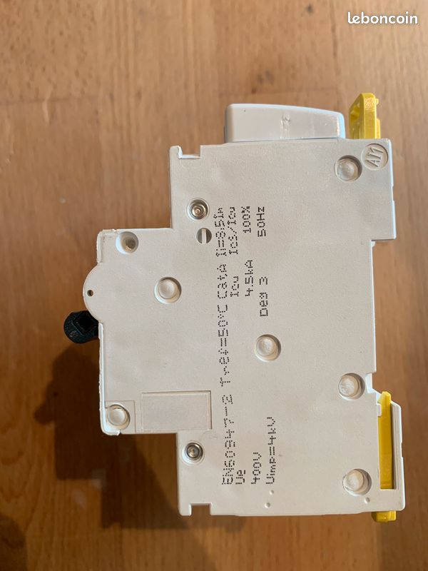 Disjoncteur différentiel 300mA tri-phasé 20A (image 2)