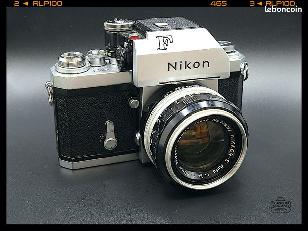 Ancien Appareil Photo Argentique Nikon F avec viseur Photomic